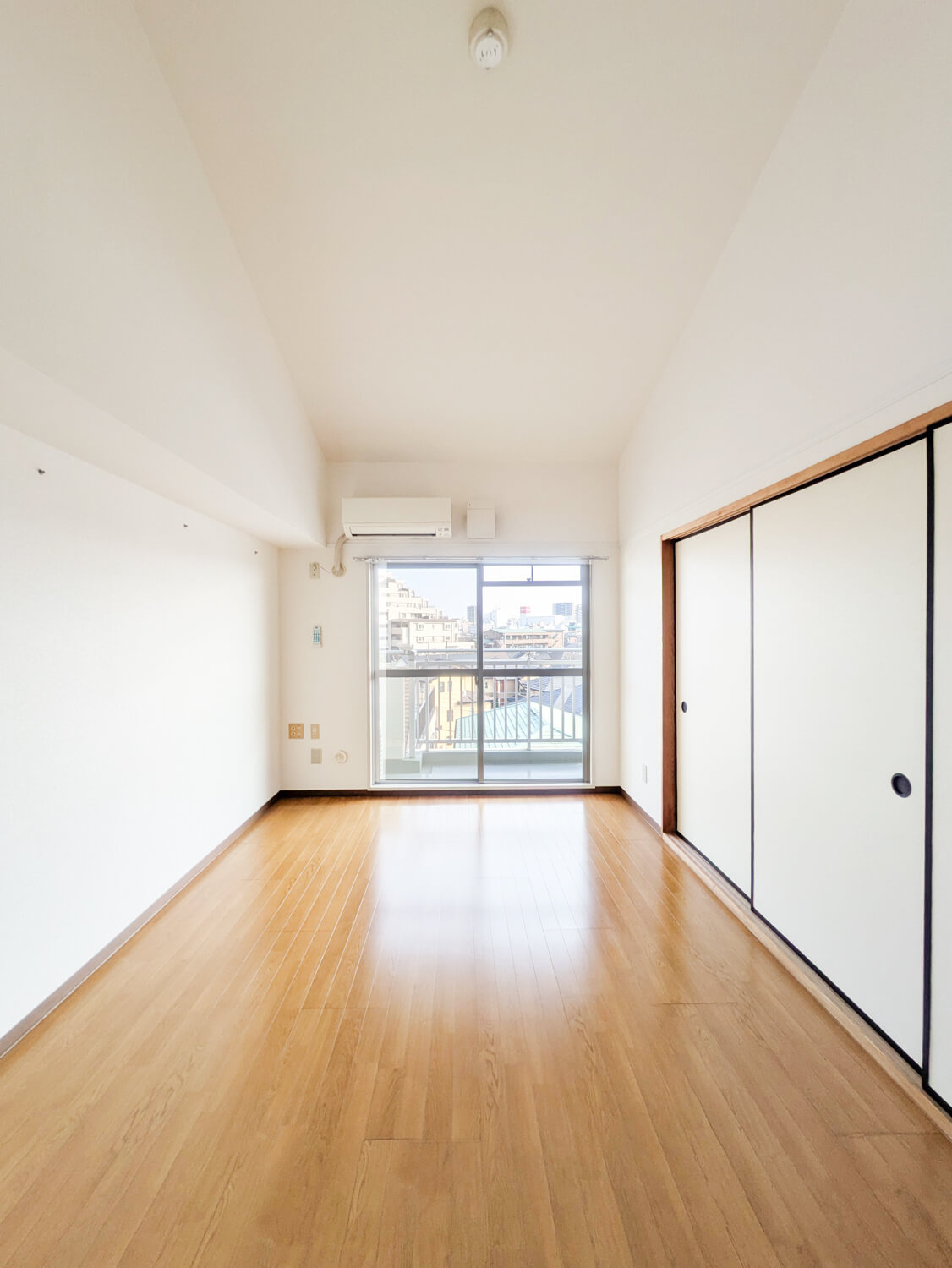 コーポレート美原の居間・リビング