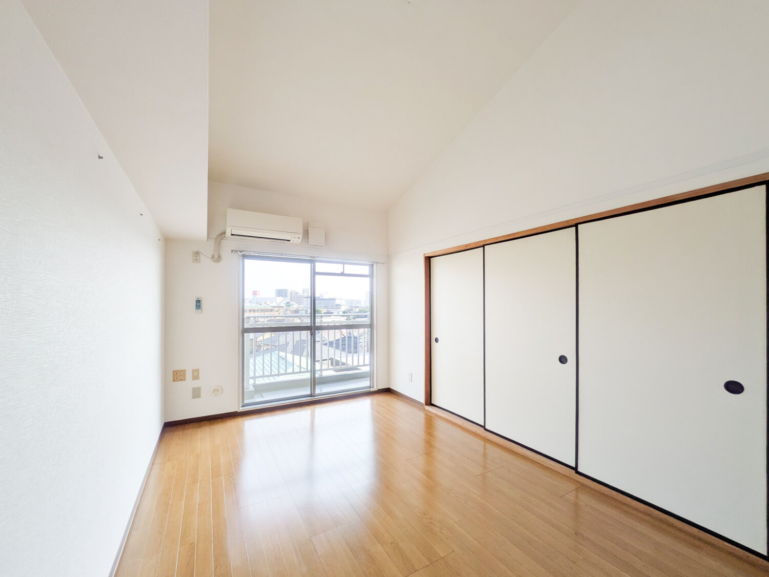 コーポレート美原の居間・リビング