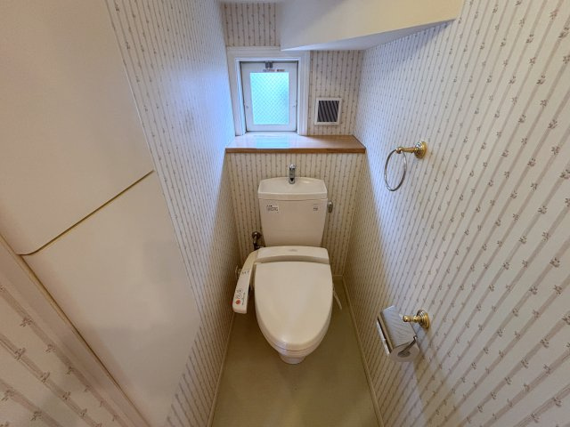 世田谷区北烏山5丁目　中古戸建のトイレ|ウォシュレット付きのトイレはいつも快適！

現地ご見学希望・資料請求などお気軽にお問い合わせ下さい！
03-5990-5201