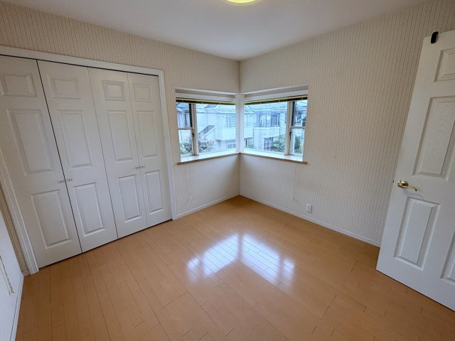 世田谷区北烏山5丁目　中古戸建の洋室|全居室収納付きですので、お部屋を有効的に使うことが出来ます！

現地ご見学希望・資料請求などお気軽にお問い合わせ下さい！
03-5990-5201