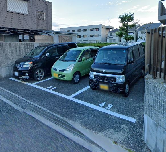 リアンジェ泉大津の駐車場|車をお持ちの方に嬉しい駐車場付きの物件です