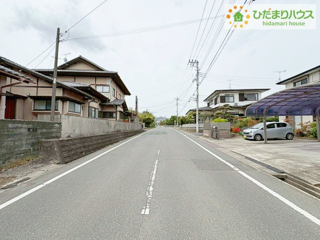 高萩市高萩７期　新築戸建　１号棟の前面道路含む現地写真|周辺には高い建物がないため、お庭には太陽の光が降り注ぎます♪