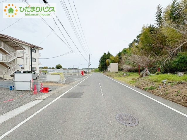 高萩市高萩７期　新築戸建　１号棟の前面道路含む現地写真|広々した前面道路☆車の出入りもラクラクできちゃいます(^^♪