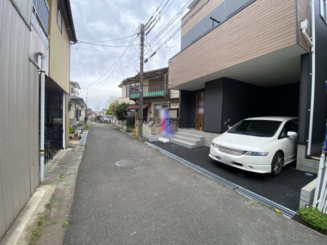 入間市東藤沢3丁目・全1棟　新築一戸建　の前面道路含む現地写真