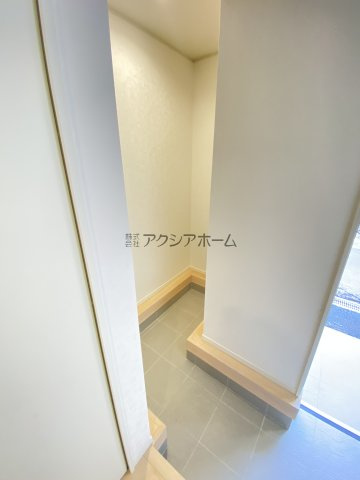 入間市東藤沢3丁目・全1棟　新築一戸建　の玄関|土間収納