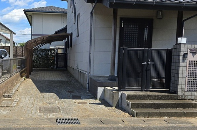 下野市祇園１丁目　戸建の駐車場