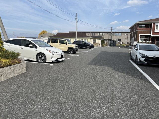 メゾン　ド　さちＡの駐車場