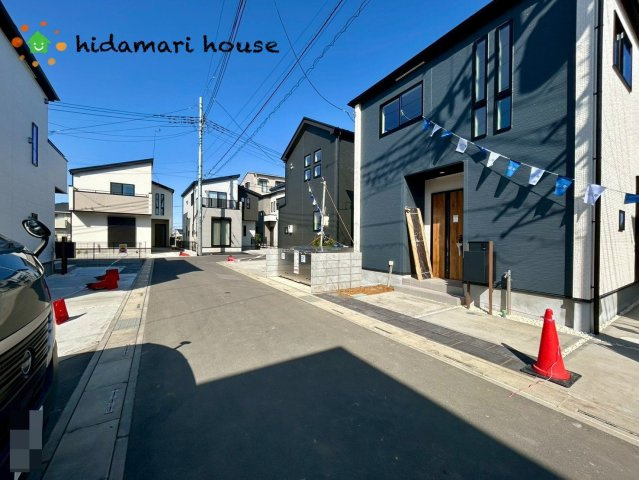 北区今羽町3期　新築戸建　グラファーレ04の前面道路含む現地写真