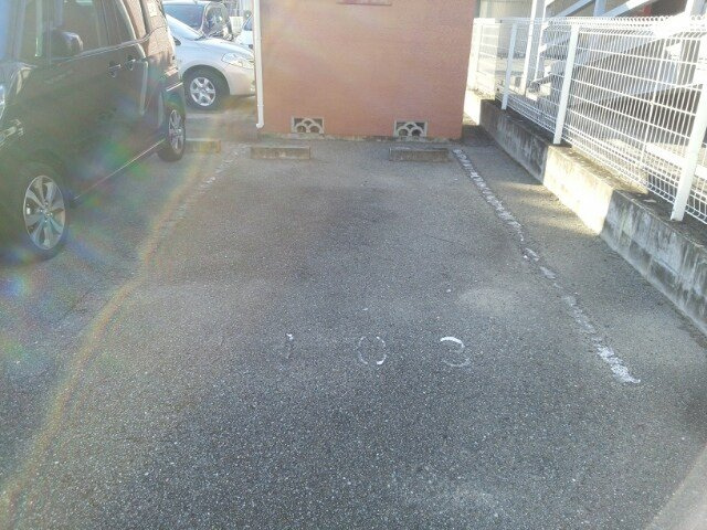 ドミールⅠの駐車場|駐車スペースもあります