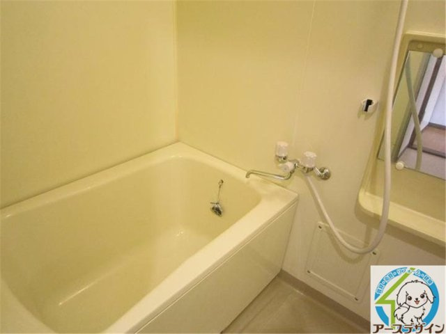 ドミールⅠの浴室|落ち着いた空間のお風呂です