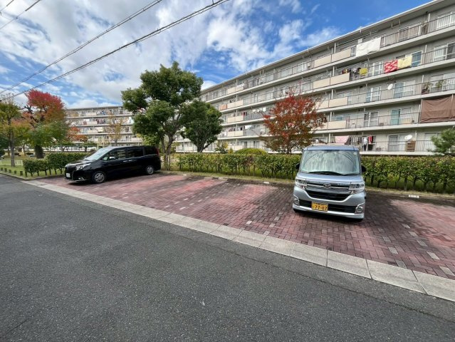 富田第二住宅61号棟の駐車場