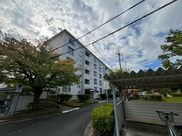 富田第二住宅61号棟の外観