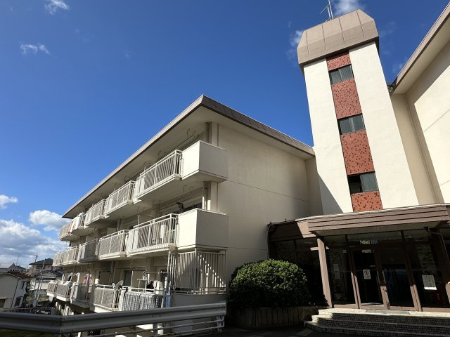 マンション朝霧3号棟の外観