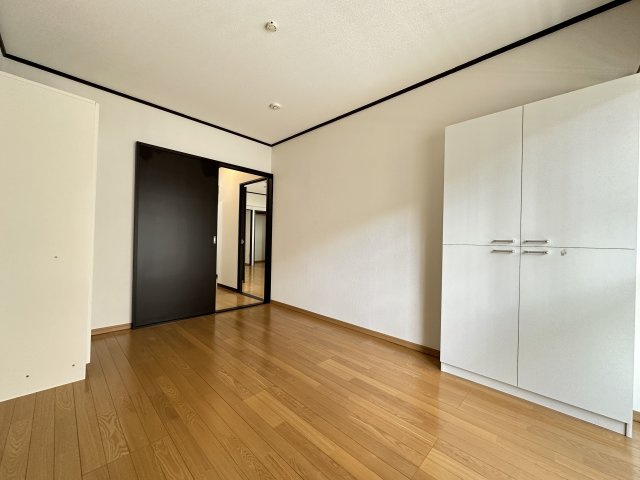 マンション朝霧3号棟の洋室