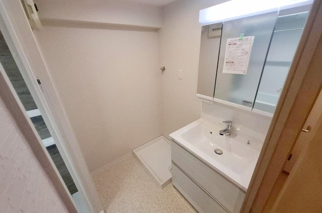 ラウムズ三国ヶ丘の独立洗面台