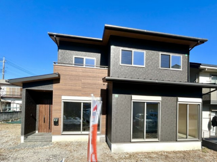 【中古戸建】高崎市吉井町吉井の外観|■外観｜土日のご見学はもちろん、平日・夜間のご案内も大歓迎です♪「今から見たい」や「仕事終わりに見たい」にもご対応できますのでお気軽にお問い合わせください♪