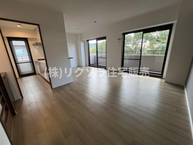 コモンシティ星田ヴェルデヒルズ5番館のダイニング|LDK18.2帖
■物件内覧・資金計画相談・住宅ローン相談、リフォーム相談、お問合せ受付中■
※当日・翌日のご内覧、ご相談はお電話でのお問合せがスムーズです！