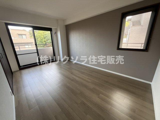 コモンシティ星田ヴェルデヒルズ5番館の洋室|洋室8.6帖
■物件内覧・資金計画相談・住宅ローン相談、リフォーム相談、お問合せ受付中■
※当日・翌日のご内覧、ご相談はお電話でのお問合せがスムーズです！