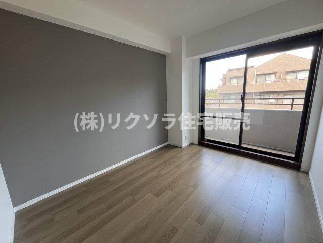 コモンシティ星田ヴェルデヒルズ5番館の寝室|洋室5.3帖
■物件内覧・資金計画相談・住宅ローン相談、リフォーム相談、お問合せ受付中■
※当日・翌日のご内覧、ご相談はお電話でのお問合せがスムーズです！