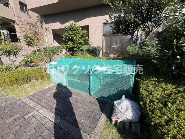 コモンシティ星田ヴェルデヒルズ5番館の現況写真|ゴミ捨て場
■物件内覧・資金計画相談・住宅ローン相談、リフォーム相談、お問合せ受付中■
※当日・翌日のご内覧、ご相談はお電話でのお問合せがスムーズです！