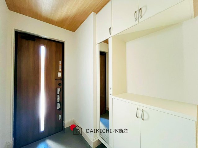 【玄関】 | 桶川市末広8期　GRAFARE DESIGN　新築戸建　全3棟　2号棟