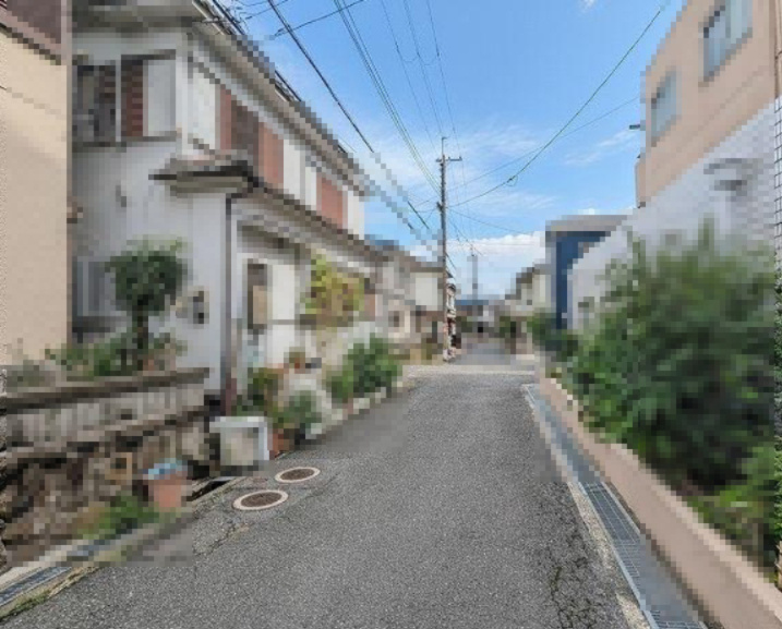 幾野1丁目　中古一戸建ての前面道路含む現地写真|■物件内覧・資金計画相談・住宅ローン相談、リフォーム相談、お問合せ受付中■
※当日・翌日のご内覧、ご相談はお電話でのお問合せがスムーズです！