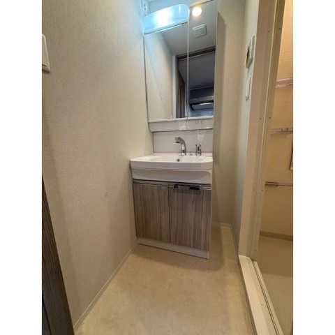 MAXIV CROS 江坂の洗面所