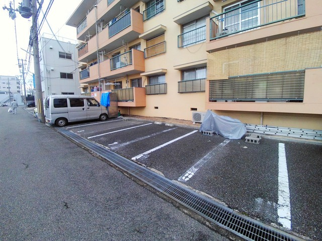 グランディア灘南通の駐車場