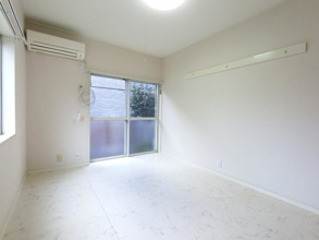 【居間・リビング】 | ※側面の窓はございません