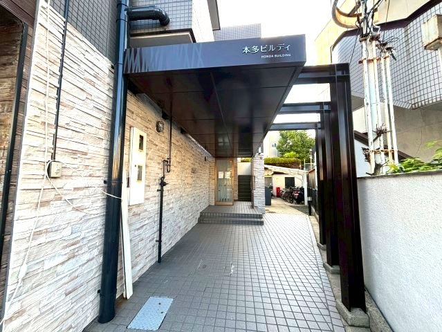 本多ビルディのエントランス
