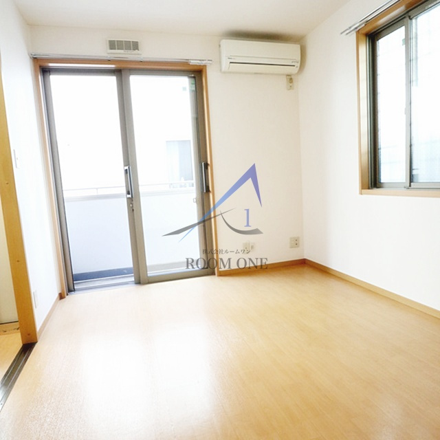 Js court(ｼﾞｴｲｽﾞｺ-ﾄ)の居間・リビング|洋室のお部屋です。