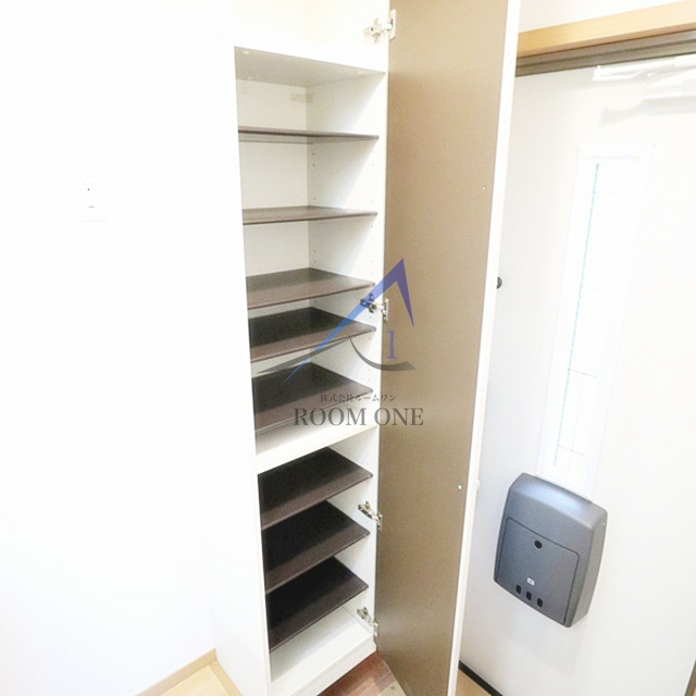 Js court(ｼﾞｴｲｽﾞｺ-ﾄ)の玄関|玄関です。