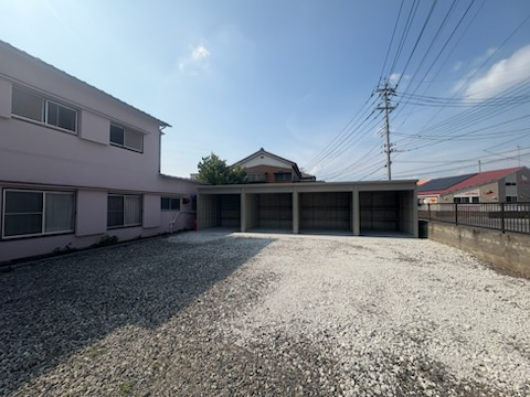 乙女貸倉庫の駐車場