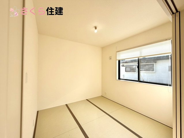 第2下野緑の和室|リビング横の和室は、思い切りお子様が遊べるキッズスペースにぴったり！押入はおもちゃをすっきり収納♪