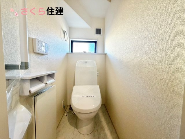 第2下野緑のトイレ|トイレは各階完備。夜、トイレに起きても、2階の寝室から1階のトイレに降りる必要はありません。