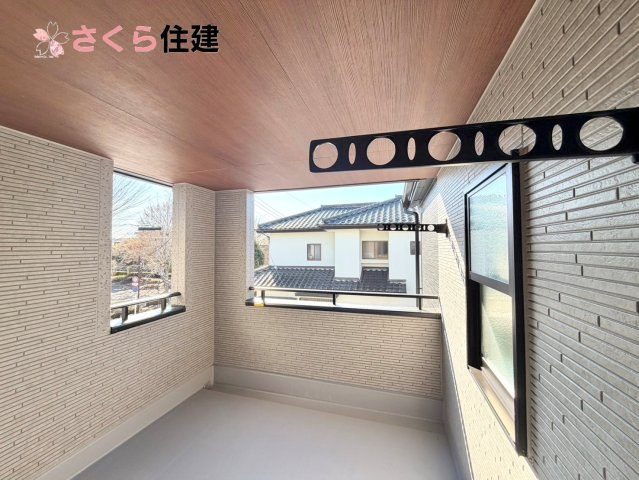 第2下野緑のバルコニー|急な雨でも安心なインナーバルコニー♪家族全員分の布団もゆったり並べられるます♪
