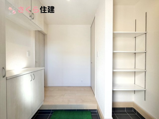 第2下野緑の玄関|人を迎え入れる最初の場所は清潔感がある空間にして、帰った時も『我が家』を最初に感じて貰える素敵な空間