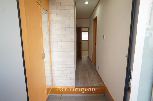 【玄関】 | 平野区平野本町4丁目 | トールサイズ、ミラー付きのシューズボックス付きです♪