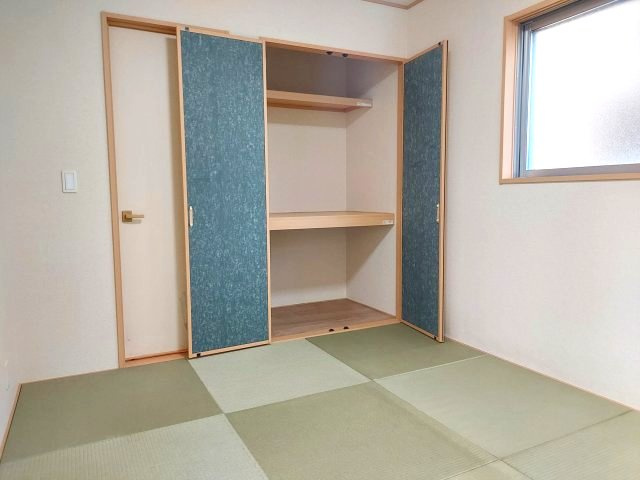 宝塚市山本丸橋3丁目一戸建の和室|1階和室約6帖