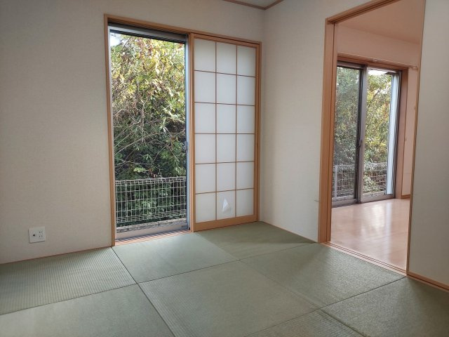 宝塚市山本丸橋3丁目一戸建の和室|1階和室約6帖