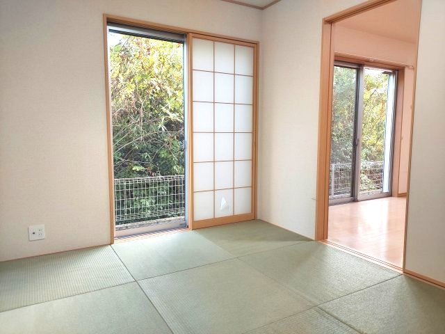 宝塚市山本丸橋3丁目一戸建の和室|1階和室約6帖