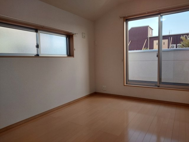 宝塚市山本丸橋3丁目一戸建の洋室|2階南側洋室約6.2帖