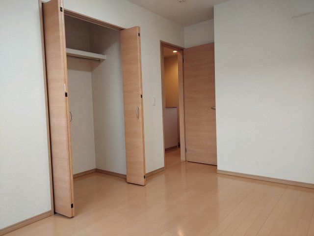 宝塚市山本丸橋3丁目一戸建の洋室|2階南側洋室約6.2帖