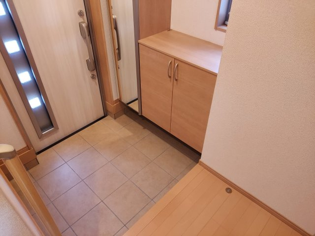 宝塚市山本丸橋3丁目一戸建の玄関