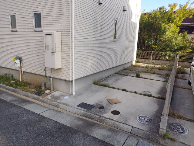 宝塚市山本丸橋3丁目一戸建の駐車場