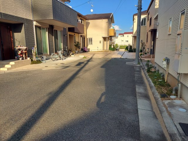 宝塚市山本丸橋3丁目一戸建の前面道路含む現地写真