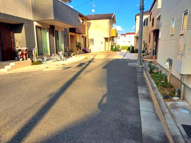 宝塚市山本丸橋3丁目一戸建の前面道路含む現地写真
