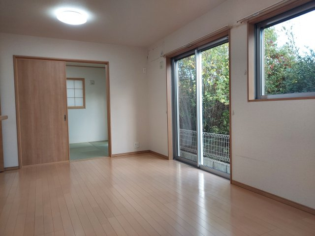 宝塚市山本丸橋3丁目一戸建の居間・リビング