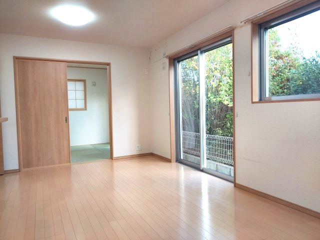 宝塚市山本丸橋3丁目一戸建の居間・リビング