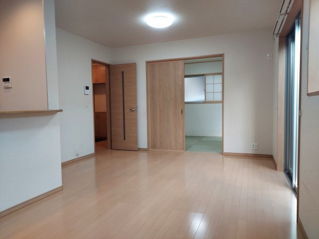 宝塚市山本丸橋3丁目一戸建の居間・リビング